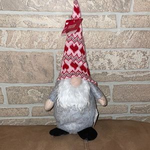 NWT Valentine’s Day gnomes so cute